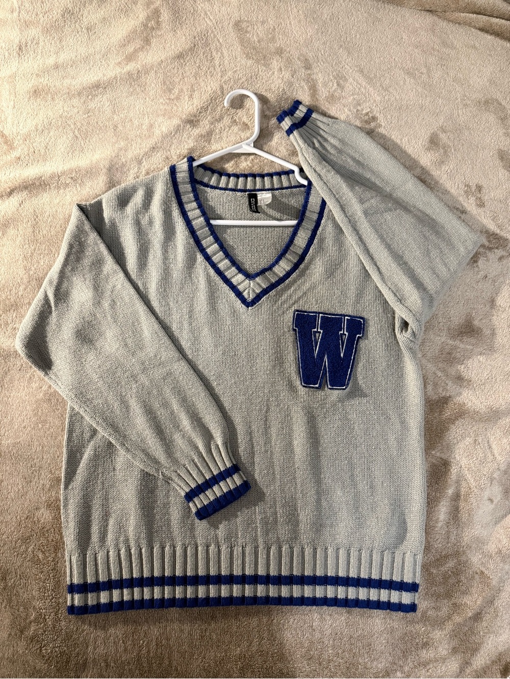 H&M - Oversized Light Gray V-Neck Sweater with Blue Trim and W Patch